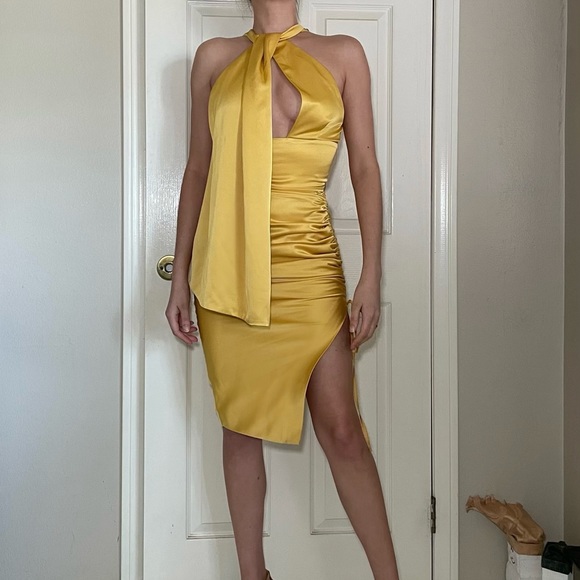 🚫SOLD🚫 Yellow Lavish Alice Dress - Picture 1 of 2